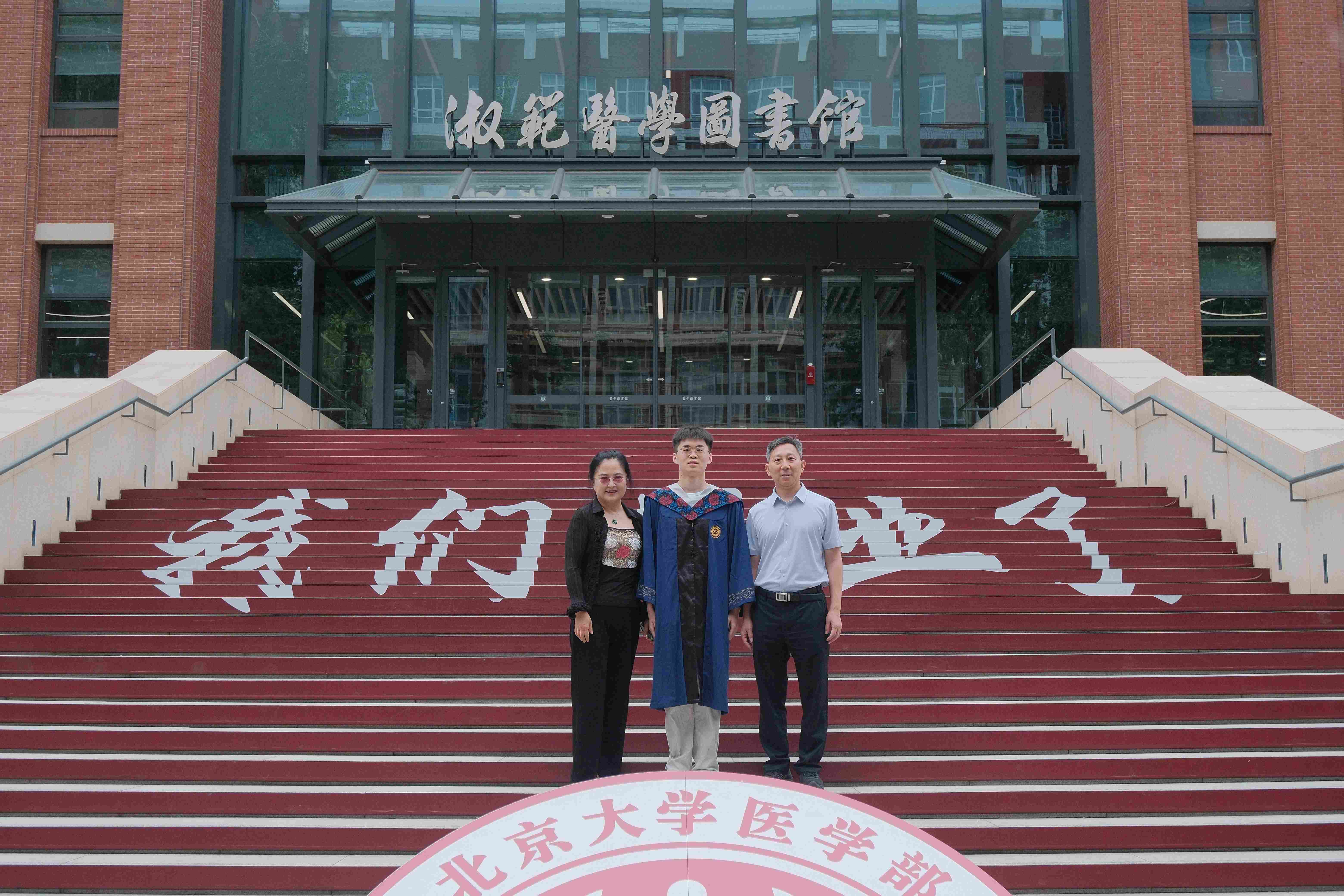 Congrats to Shuyi Qian (钱书一) for getting his M.Sc. and graduating! Wishing you all the best in your future endeavors!