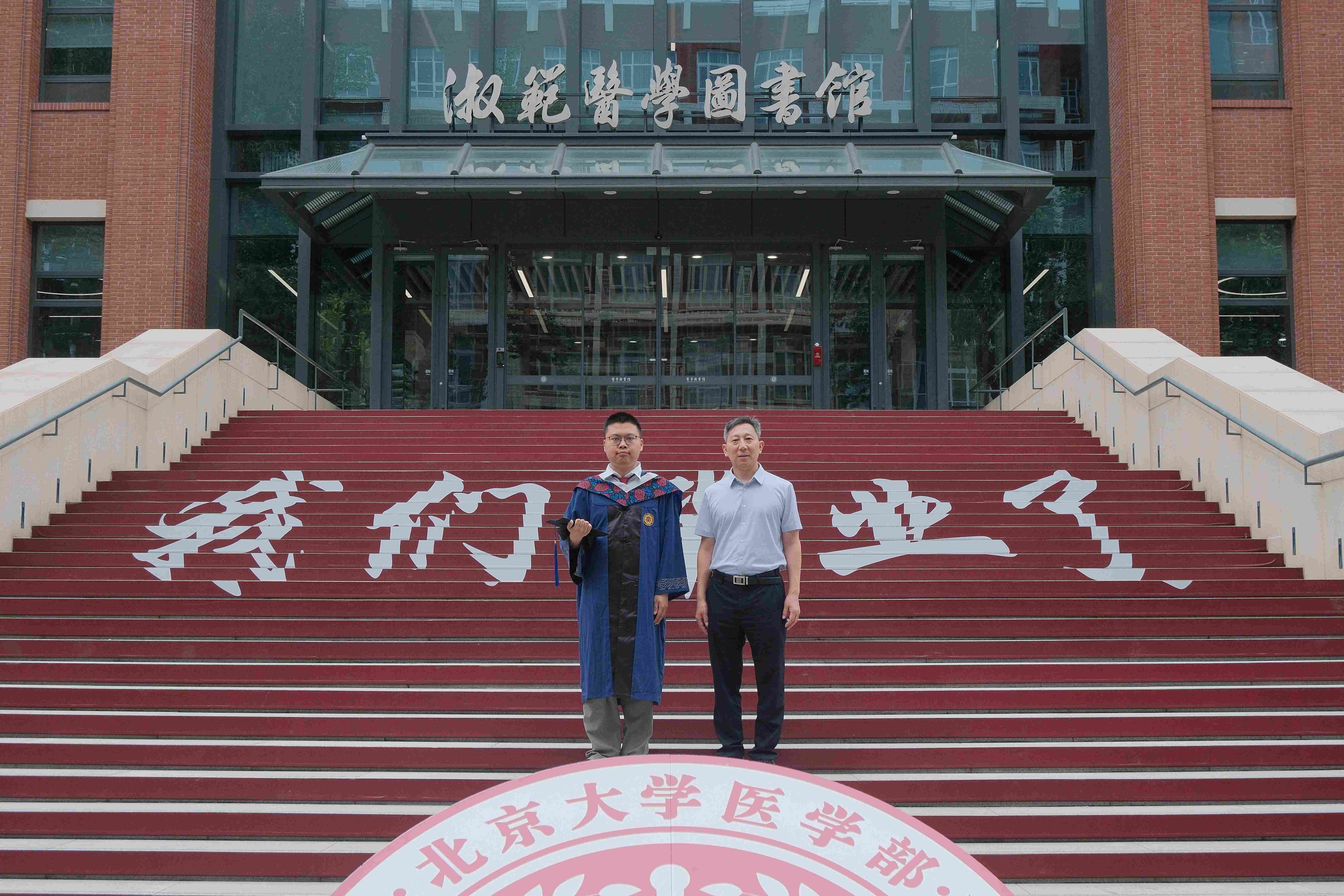 Congrats to Yiming Ma (马一鸣) for getting his M.Sc. and graduating! Wishing you all the best in your future endeavors!