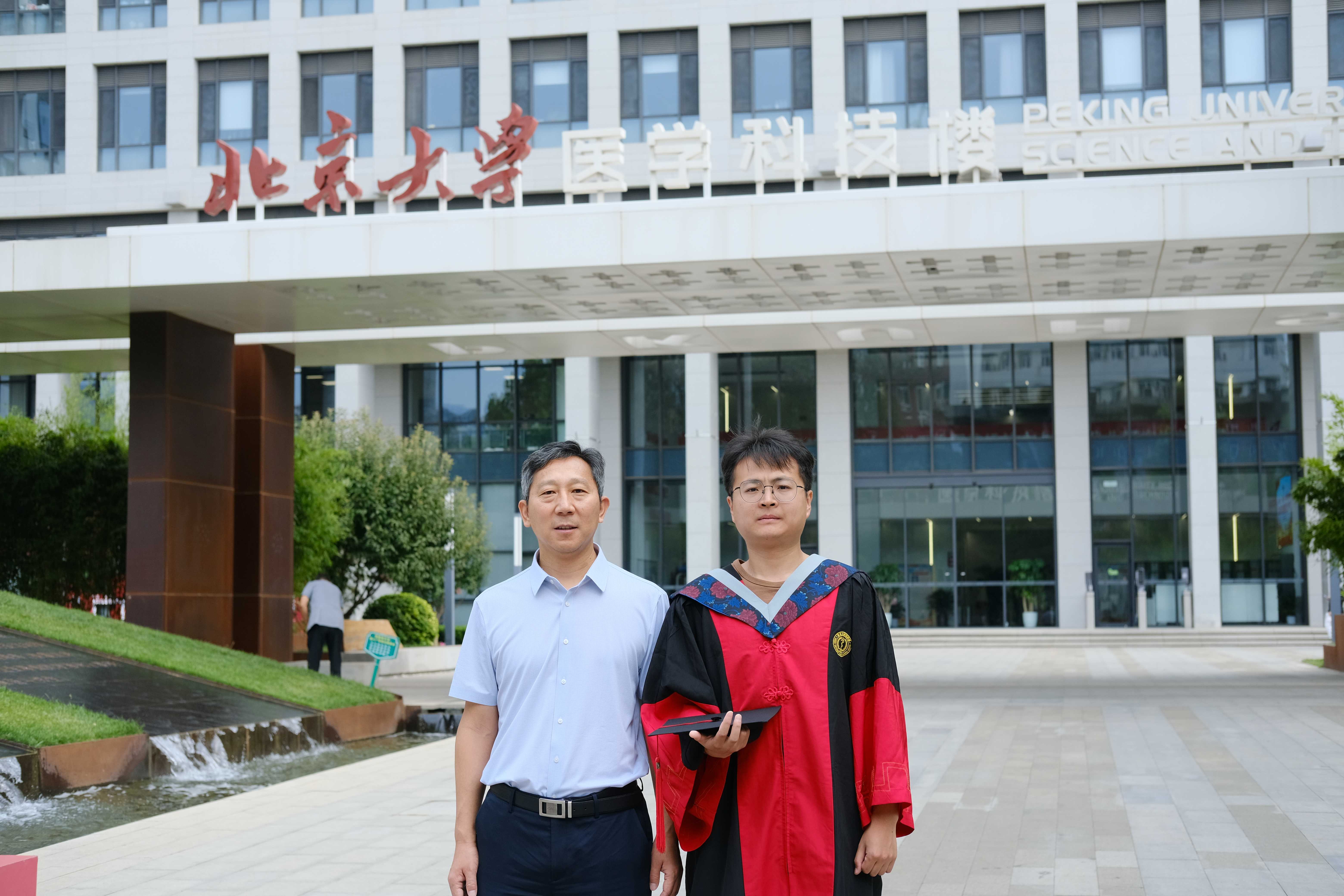 Congrats to Kuan Zhao (赵款) for getting his Ph.D. and graduating!