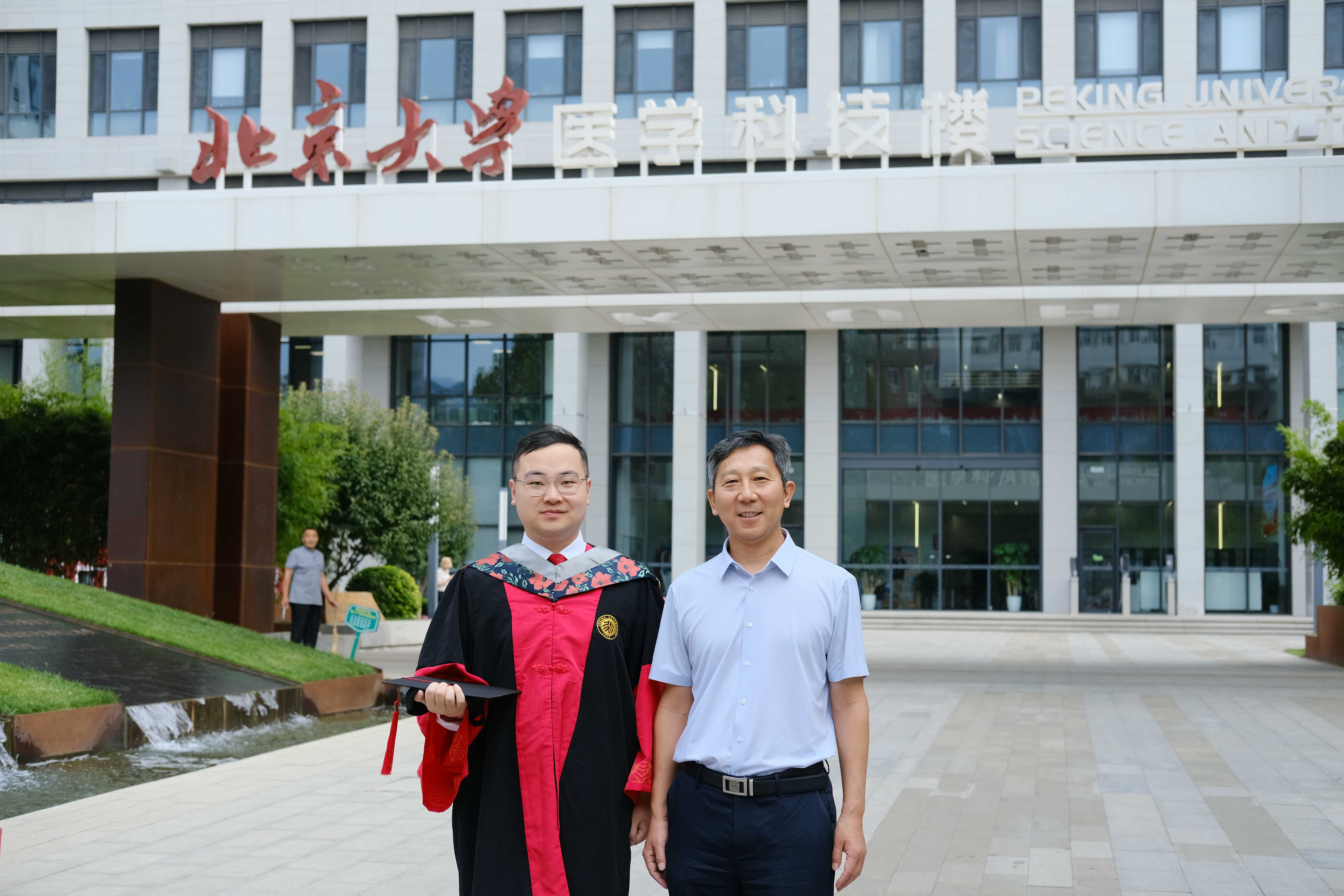 Congrats to Shumi Jia (贾淑密) for getting his Ph.D. and graduating!