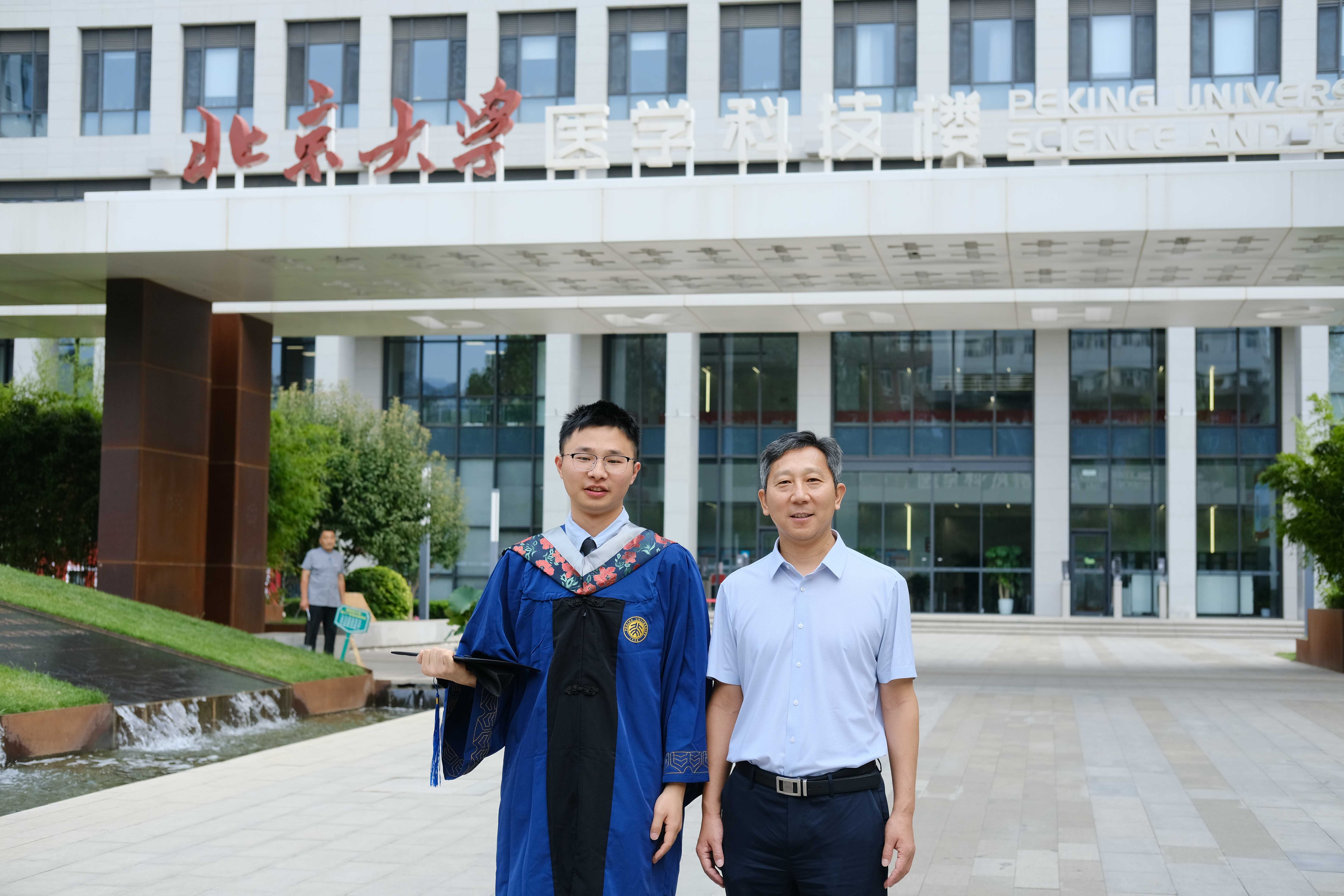 Congrats to Chuanzhen Tan (谭传臻) for getting his M.Sc. and graduating!