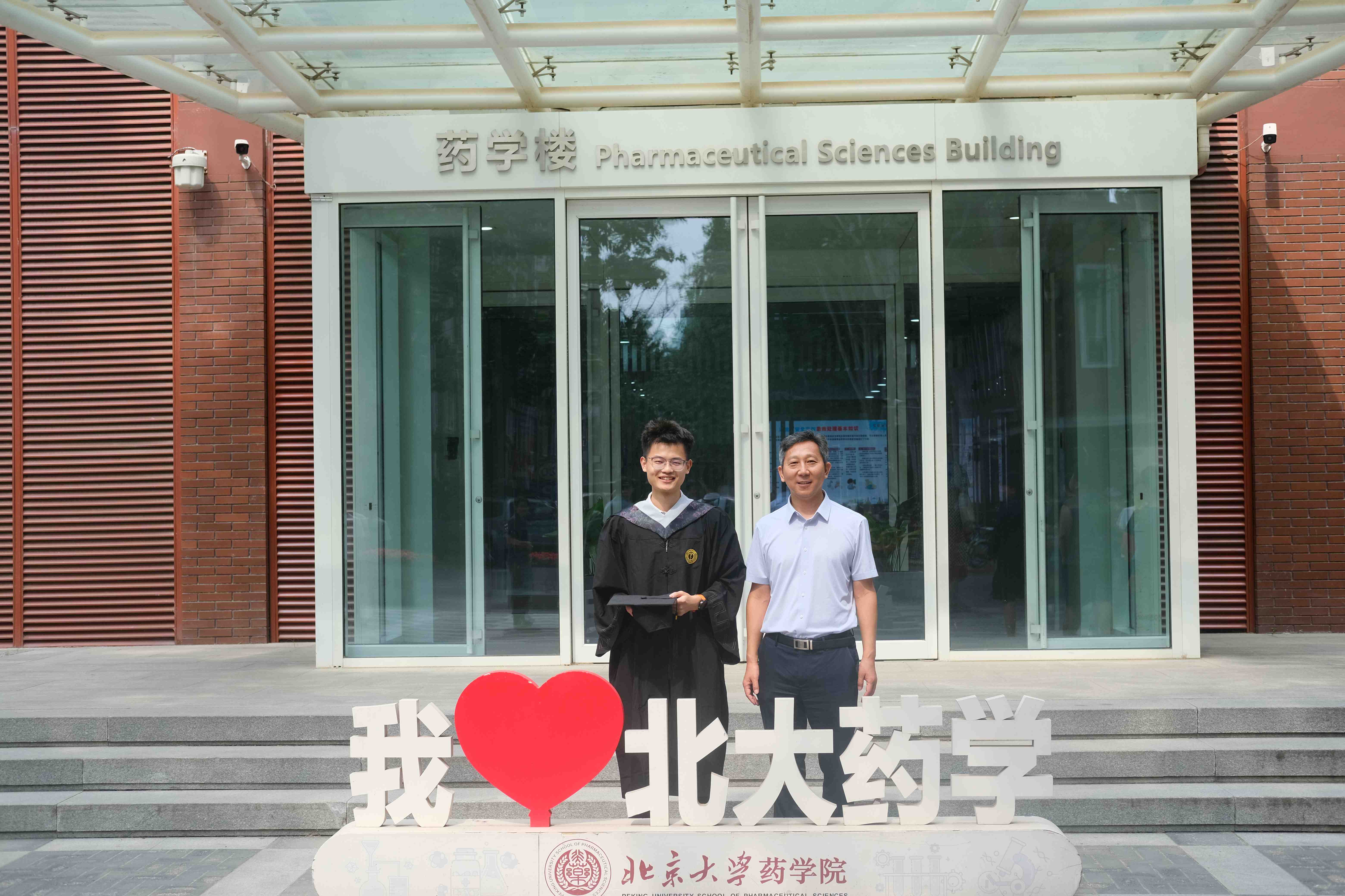 Congrats to Liyao Wang (王李瑶) for getting his B.S. and graduating!